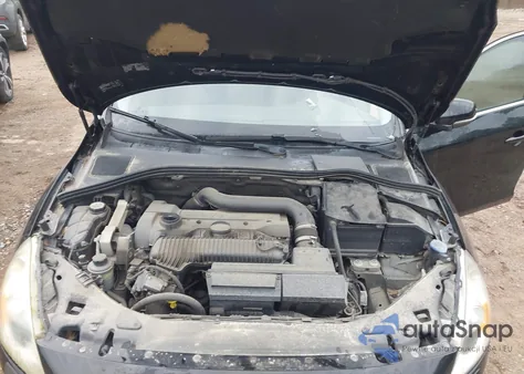 2013 Volvo S60 T5/T5 Platinum/T5 Premier/T5 Premier Plus z USA, uszkodzony, nr VIN YV1612FS7D1228728